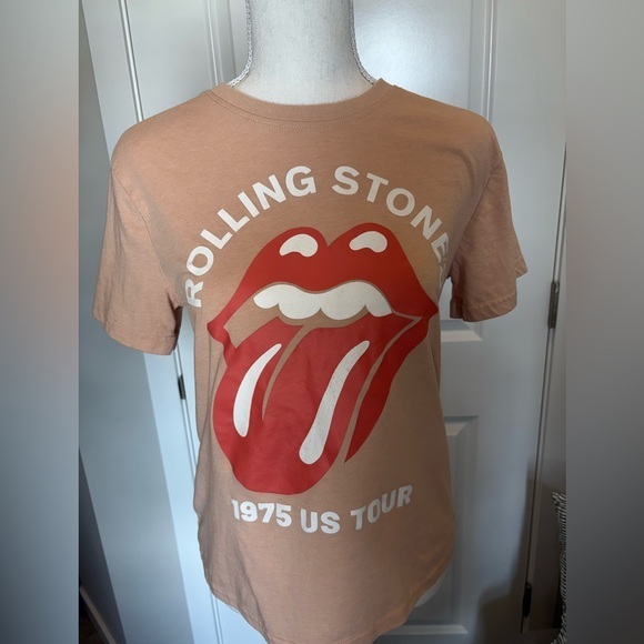 the Rolling Stones Tops - Rolling Stones Logo Band Tee Tan Pale Pink Graphic T-Shirt Size XS Rock Music